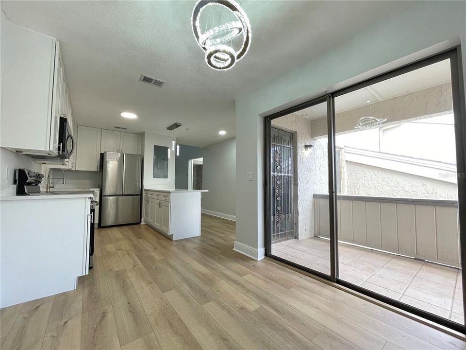 For Sale: $235,000 (2 beds, 2 baths, 1139 Square Feet)