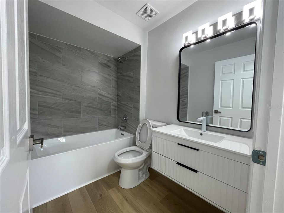 For Sale: $235,000 (2 beds, 2 baths, 1139 Square Feet)