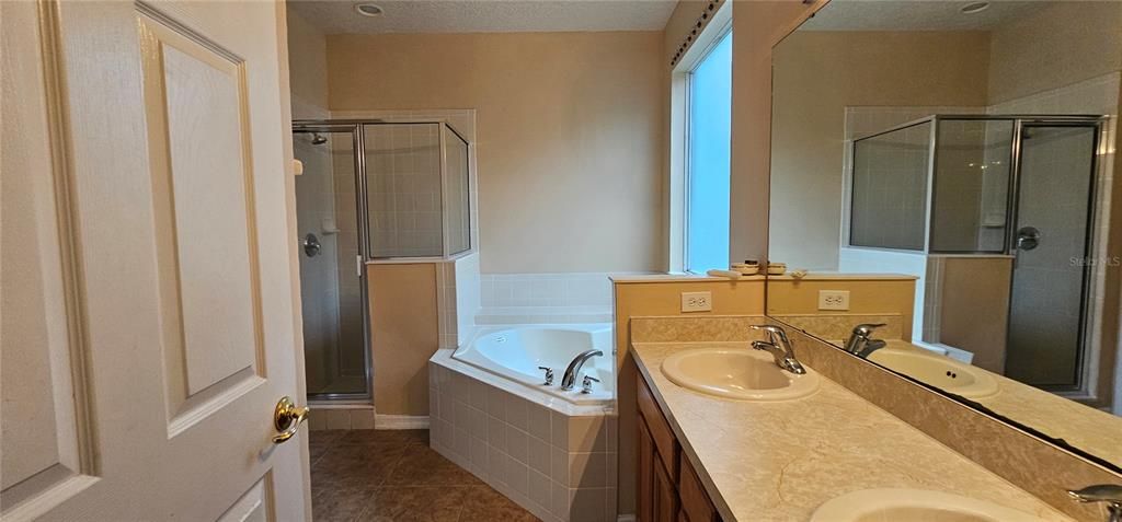 出租: $2,900 (5 贝兹, 4 浴室, 2840 平方英尺)