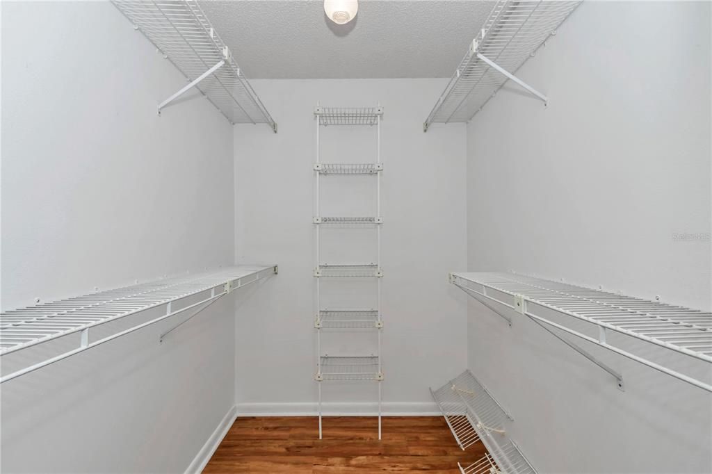 Active With Contract: $159,900 (2 beds, 2 baths, 1411 Square Feet)