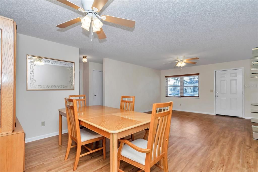 Active With Contract: $159,900 (2 beds, 2 baths, 1411 Square Feet)