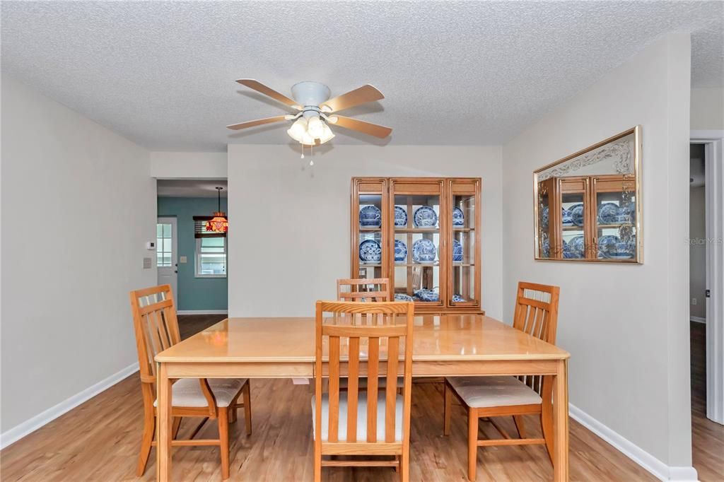 Active With Contract: $159,900 (2 beds, 2 baths, 1411 Square Feet)
