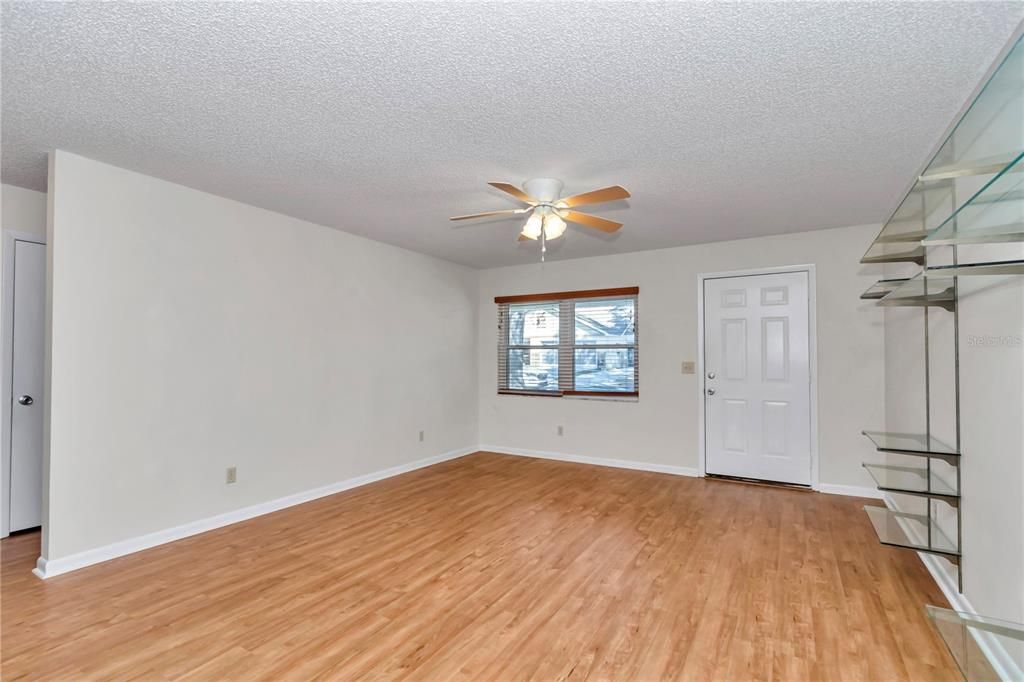 Active With Contract: $159,900 (2 beds, 2 baths, 1411 Square Feet)