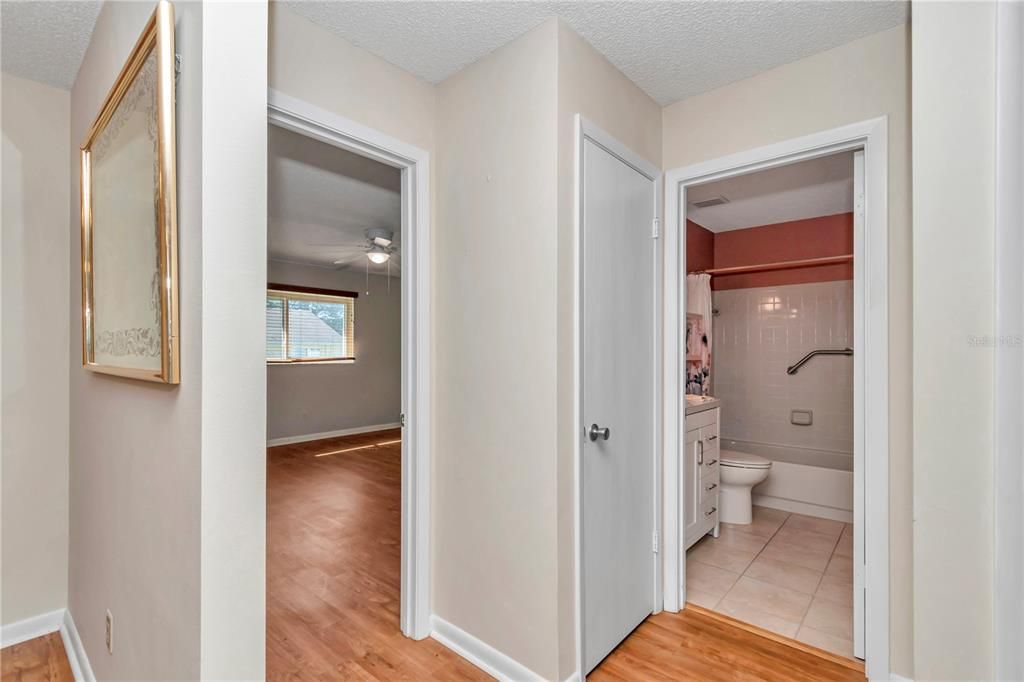 Active With Contract: $159,900 (2 beds, 2 baths, 1411 Square Feet)