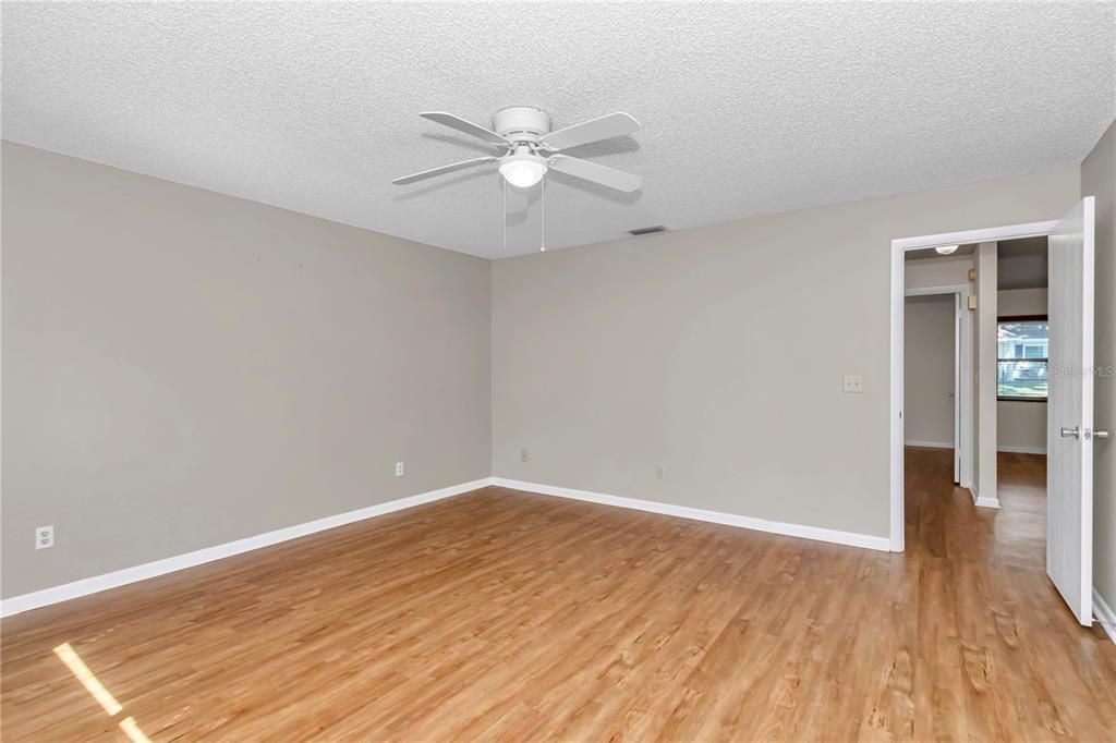 Active With Contract: $159,900 (2 beds, 2 baths, 1411 Square Feet)