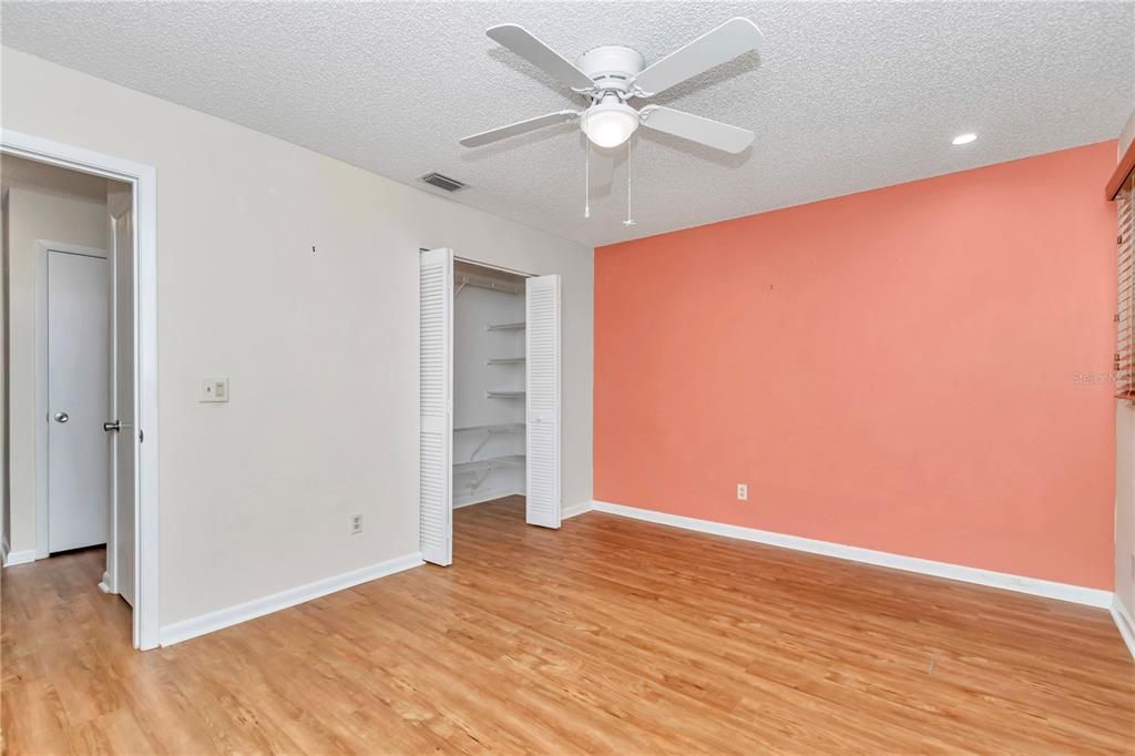 Active With Contract: $159,900 (2 beds, 2 baths, 1411 Square Feet)