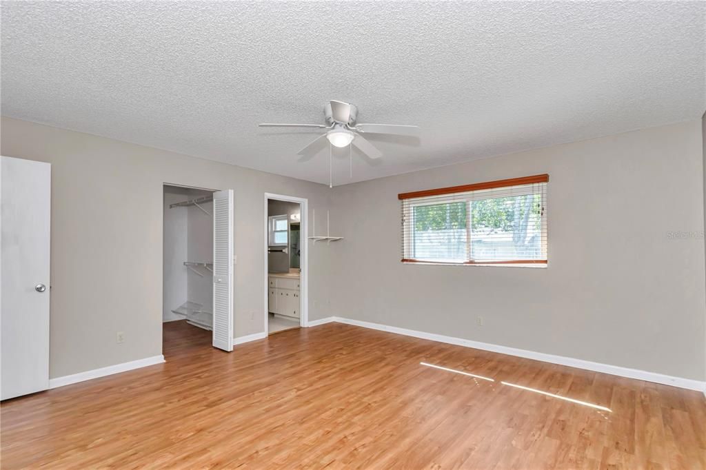 Active With Contract: $159,900 (2 beds, 2 baths, 1411 Square Feet)