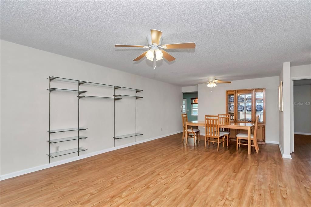 Active With Contract: $159,900 (2 beds, 2 baths, 1411 Square Feet)