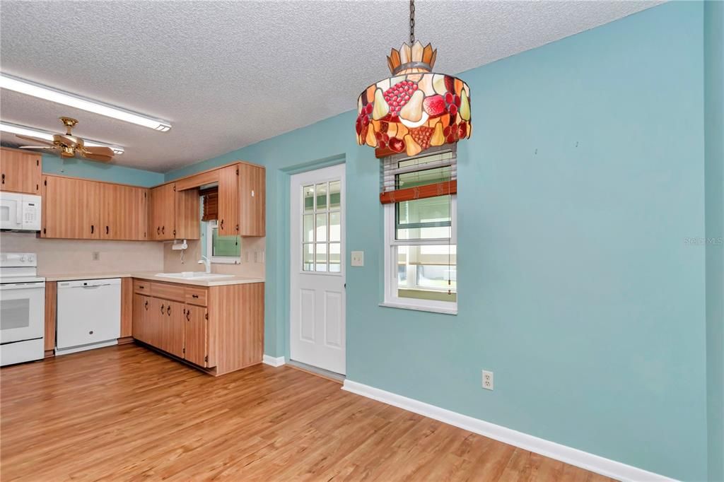 Active With Contract: $159,900 (2 beds, 2 baths, 1411 Square Feet)