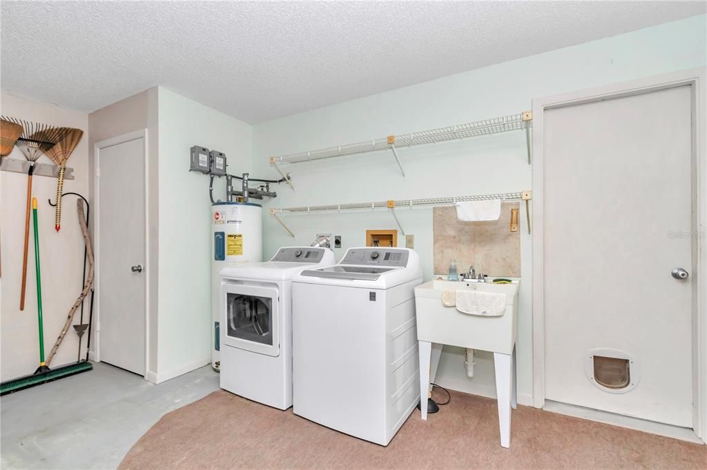 Active With Contract: $159,900 (2 beds, 2 baths, 1411 Square Feet)
