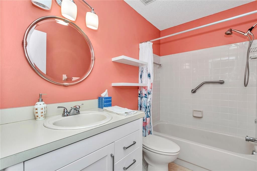 Active With Contract: $159,900 (2 beds, 2 baths, 1411 Square Feet)