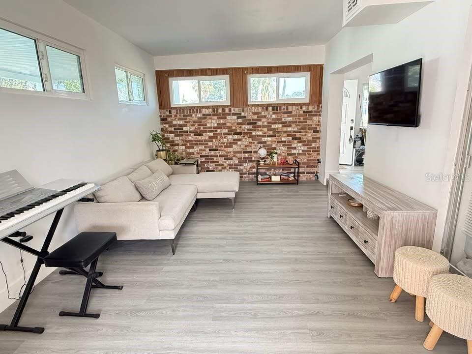 For Rent: $3,500 (3 beds, 2 baths, 1164 Square Feet)