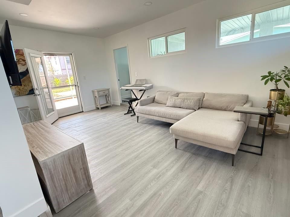 For Rent: $3,500 (3 beds, 2 baths, 1164 Square Feet)