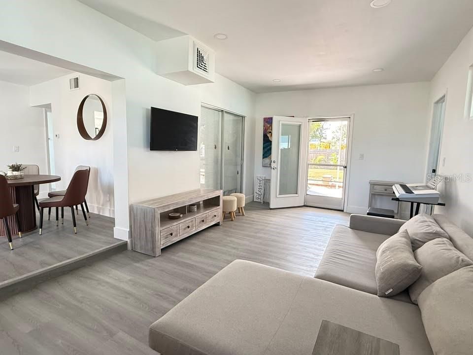 For Rent: $3,500 (3 beds, 2 baths, 1164 Square Feet)