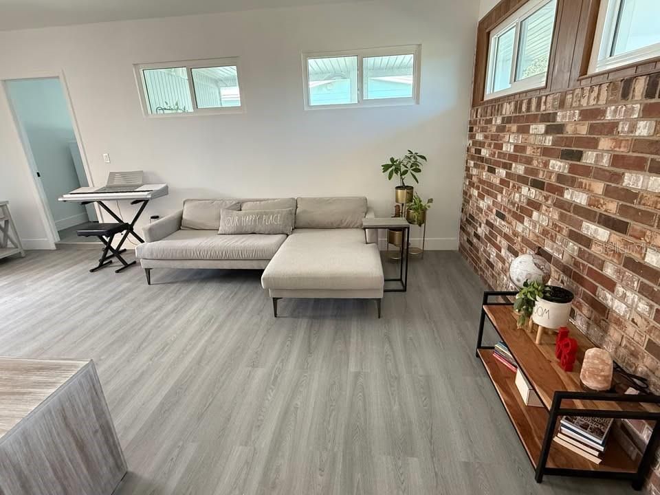 For Rent: $3,500 (3 beds, 2 baths, 1164 Square Feet)