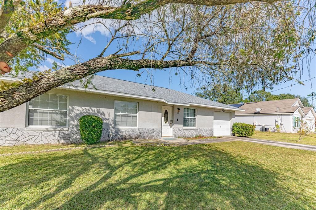 Active With Contract: $244,900 (3 beds, 2 baths, 1120 Square Feet)