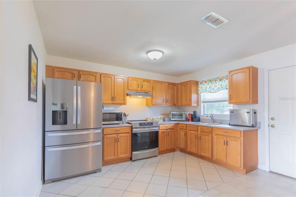 Active With Contract: $244,900 (3 beds, 2 baths, 1120 Square Feet)