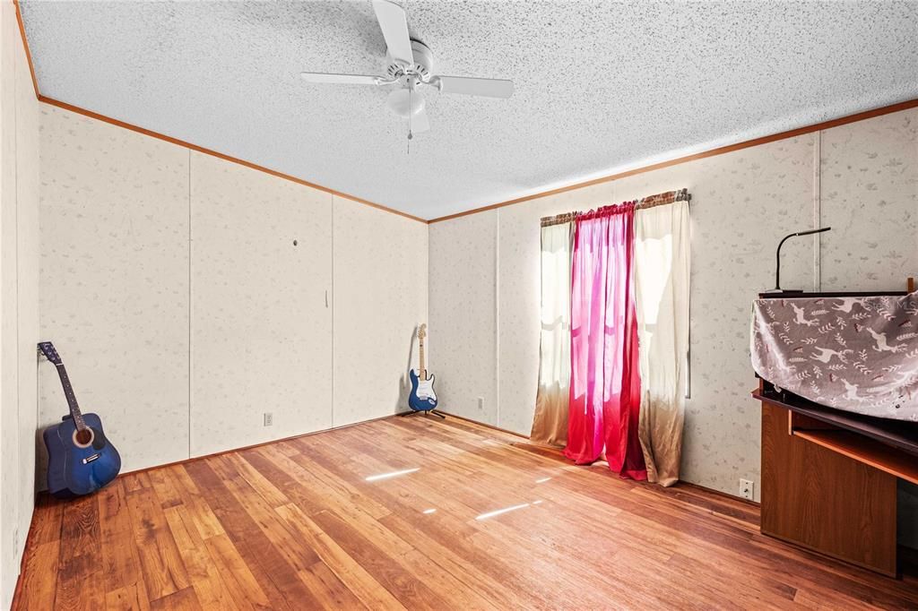 For Sale: $259,900 (3 beds, 2 baths, 1448 Square Feet)