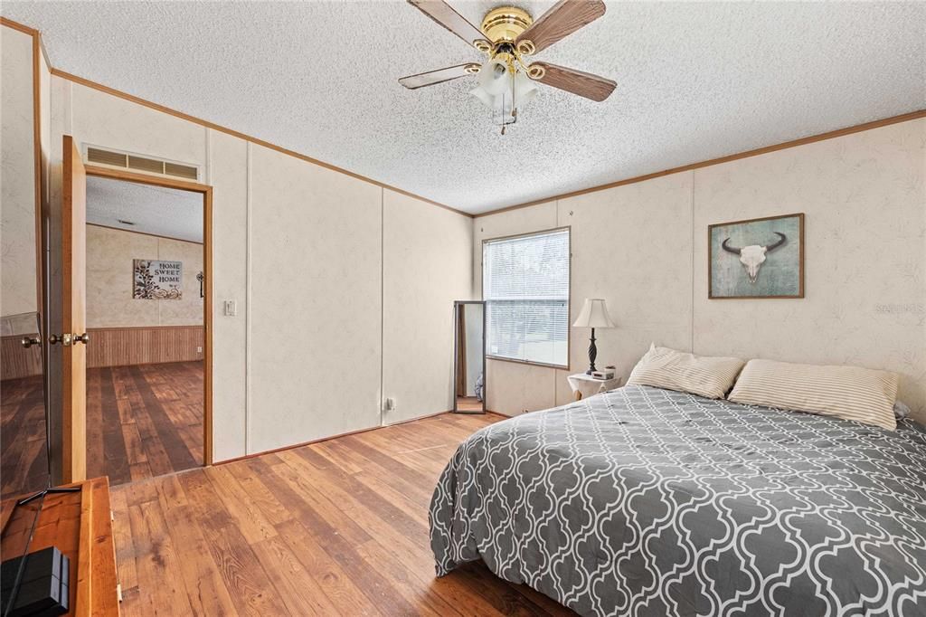 For Sale: $259,900 (3 beds, 2 baths, 1448 Square Feet)