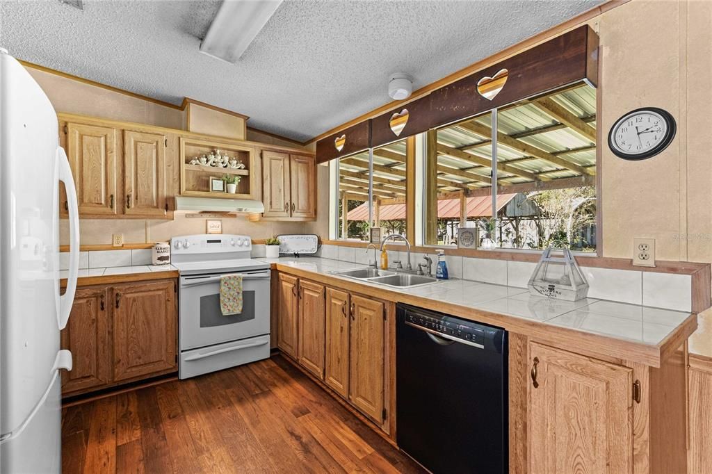 For Sale: $259,900 (3 beds, 2 baths, 1448 Square Feet)