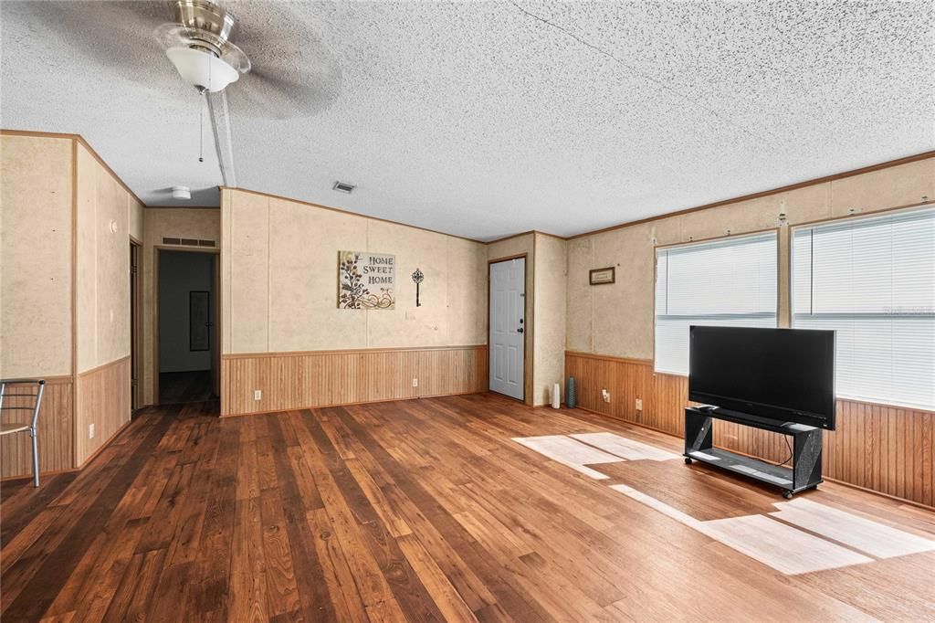 For Sale: $259,900 (3 beds, 2 baths, 1448 Square Feet)