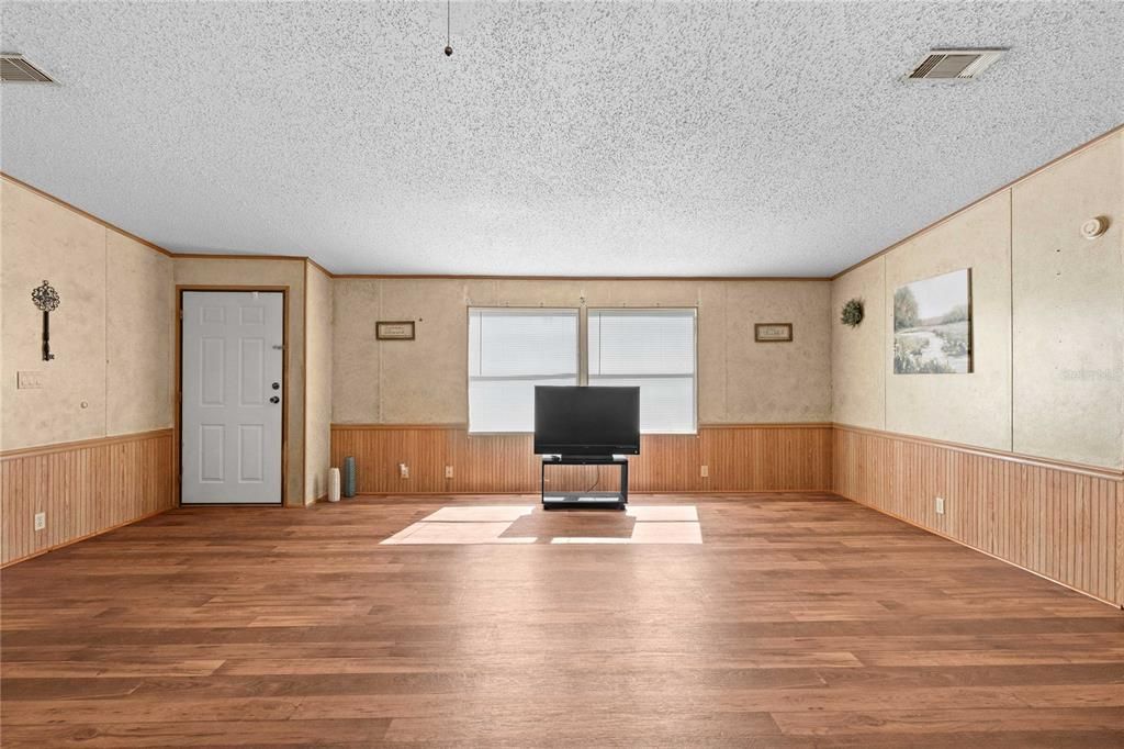 For Sale: $259,900 (3 beds, 2 baths, 1448 Square Feet)