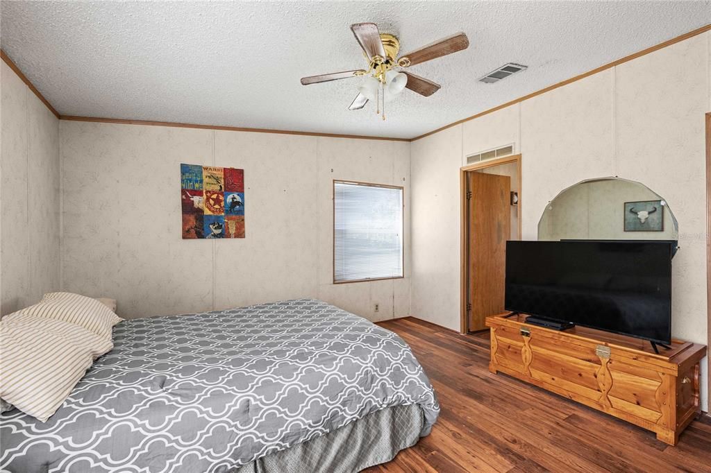 For Sale: $259,900 (3 beds, 2 baths, 1448 Square Feet)