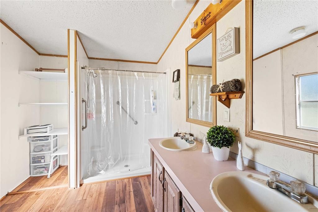 For Sale: $259,900 (3 beds, 2 baths, 1448 Square Feet)