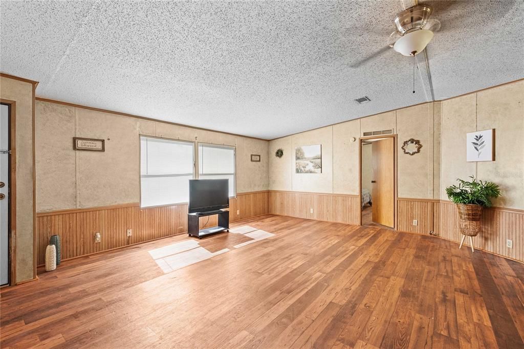 For Sale: $259,900 (3 beds, 2 baths, 1448 Square Feet)