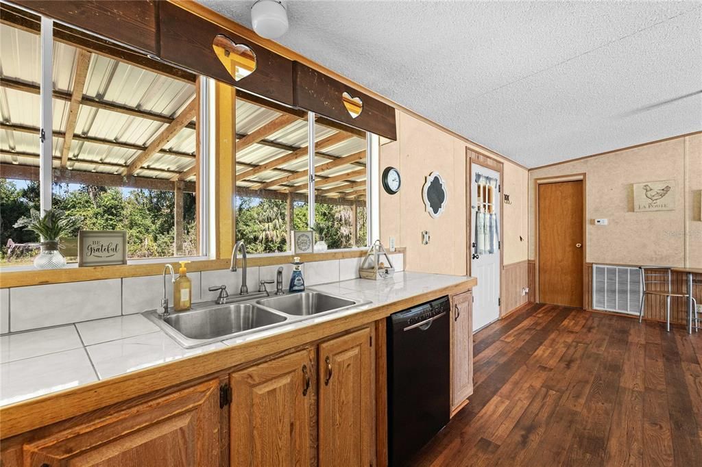 For Sale: $259,900 (3 beds, 2 baths, 1448 Square Feet)