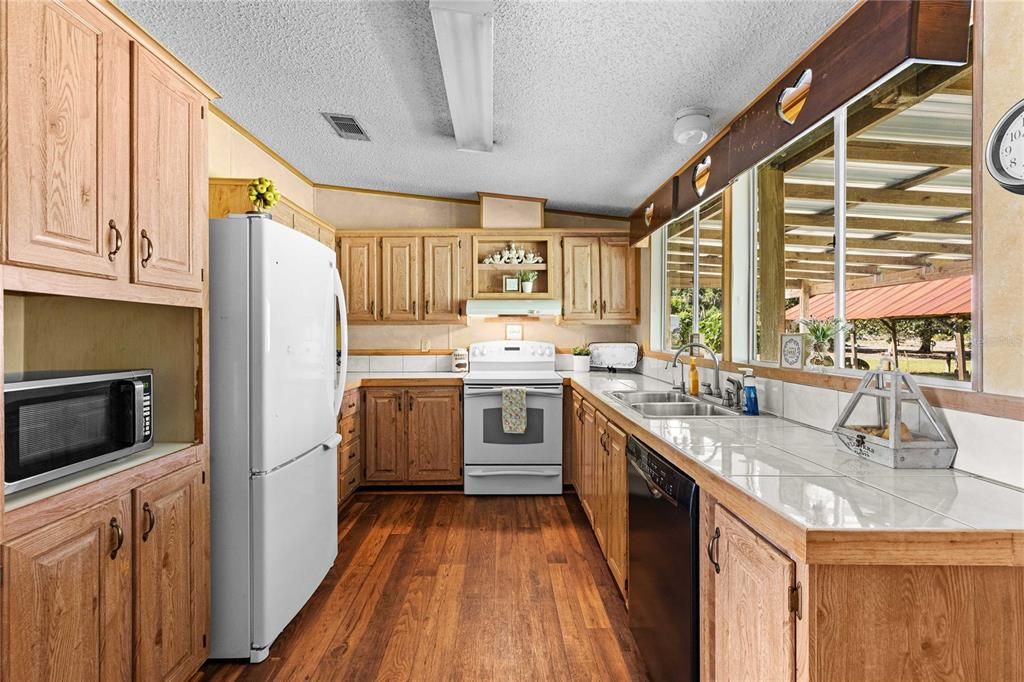 For Sale: $259,900 (3 beds, 2 baths, 1448 Square Feet)