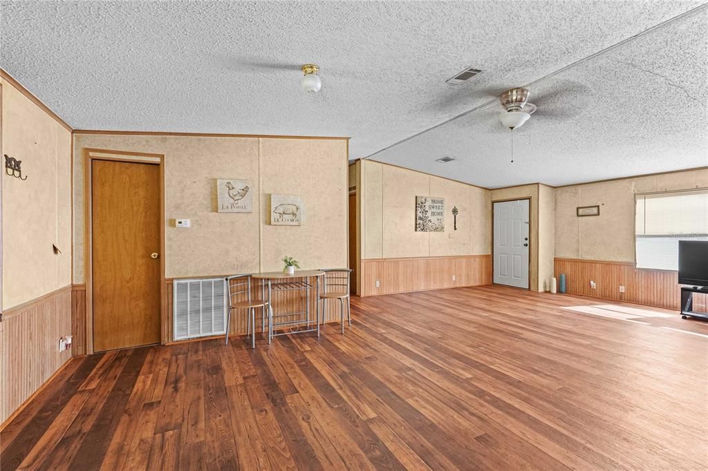 For Sale: $259,900 (3 beds, 2 baths, 1448 Square Feet)