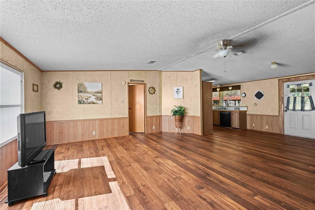 For Sale: $259,900 (3 beds, 2 baths, 1448 Square Feet)