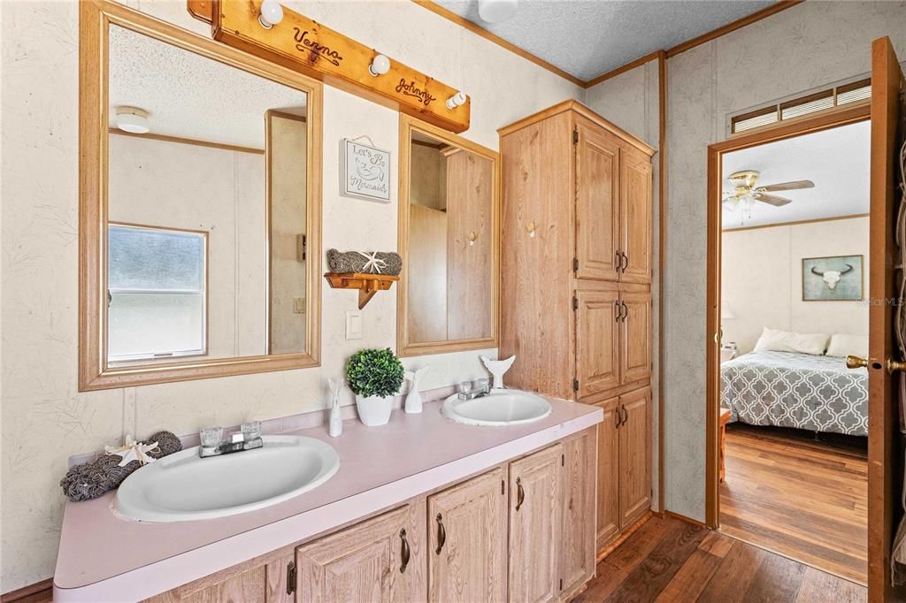 For Sale: $259,900 (3 beds, 2 baths, 1448 Square Feet)