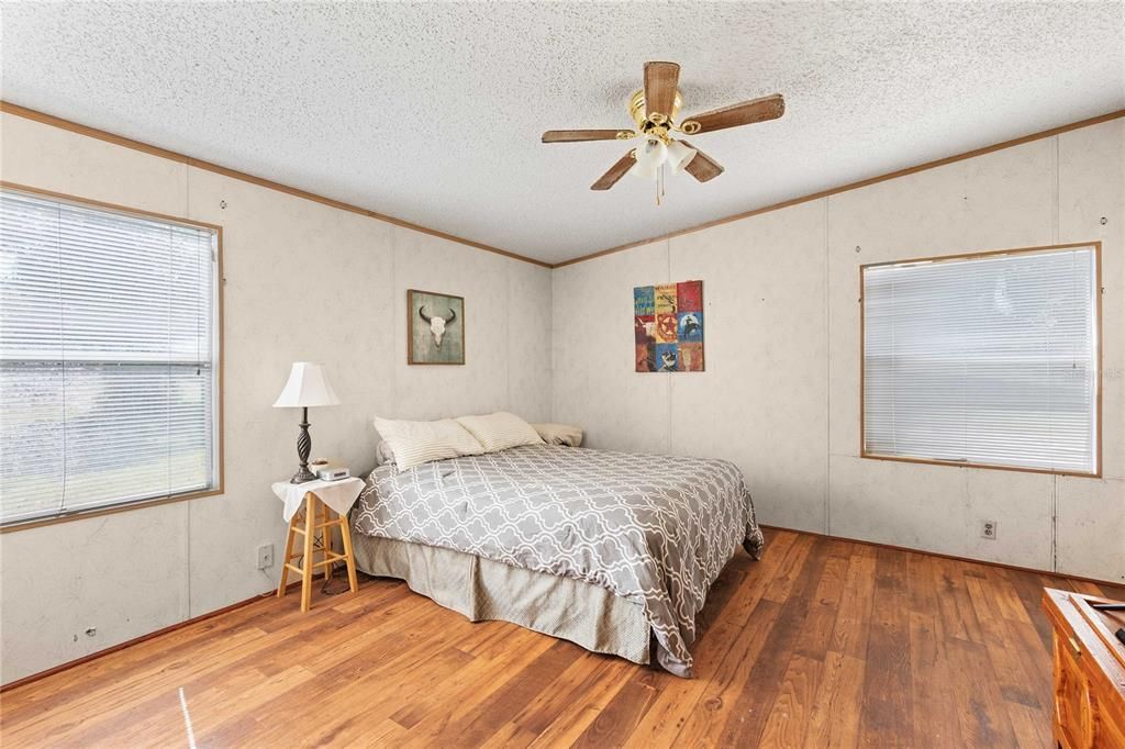 For Sale: $259,900 (3 beds, 2 baths, 1448 Square Feet)