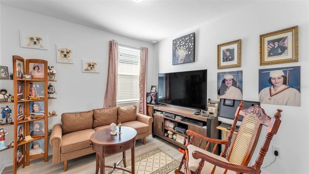 En Venta: $365,000 (4 camas, 2 baños, 1823 Pies cuadrados)