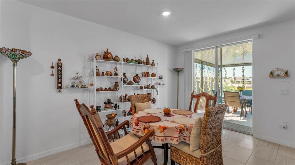 En Venta: $365,000 (4 camas, 2 baños, 1823 Pies cuadrados)