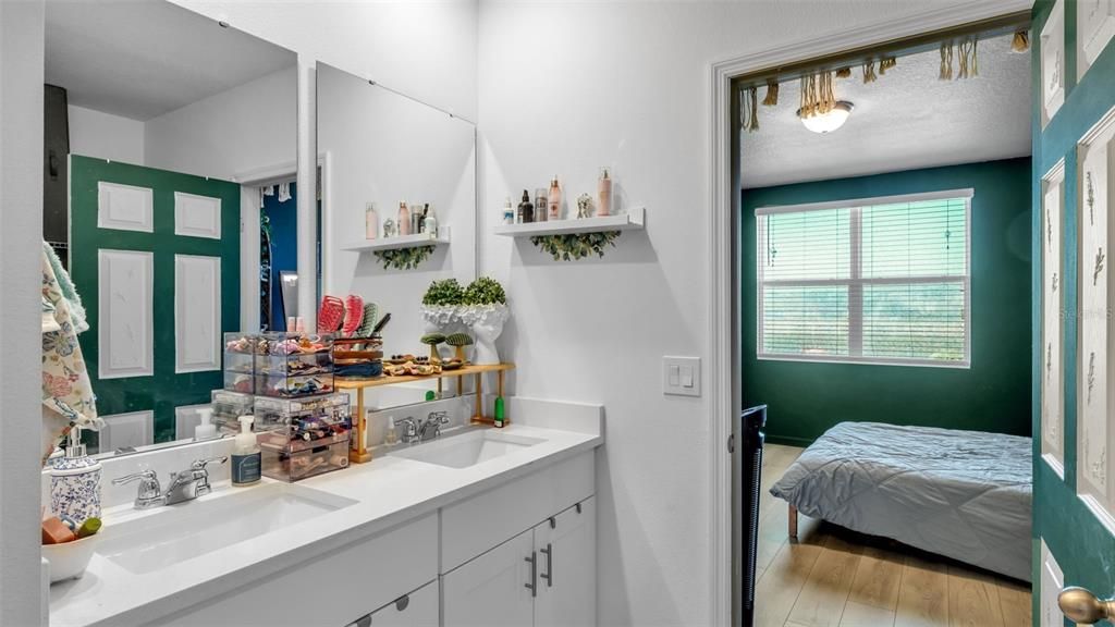 En Venta: $365,000 (4 camas, 2 baños, 1823 Pies cuadrados)