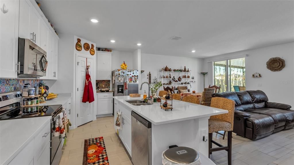 En Venta: $365,000 (4 camas, 2 baños, 1823 Pies cuadrados)