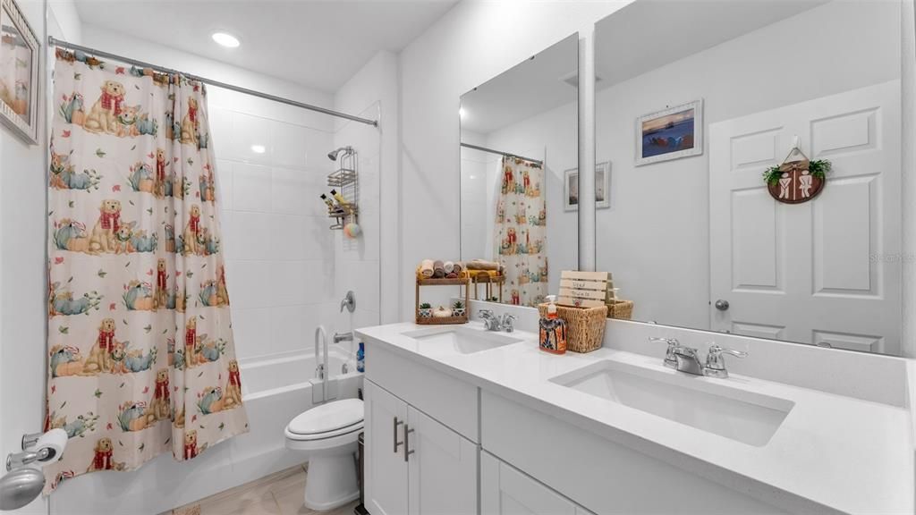 En Venta: $365,000 (4 camas, 2 baños, 1823 Pies cuadrados)