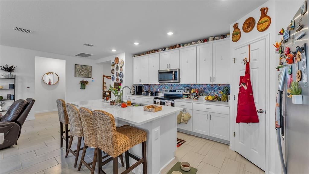 En Venta: $365,000 (4 camas, 2 baños, 1823 Pies cuadrados)