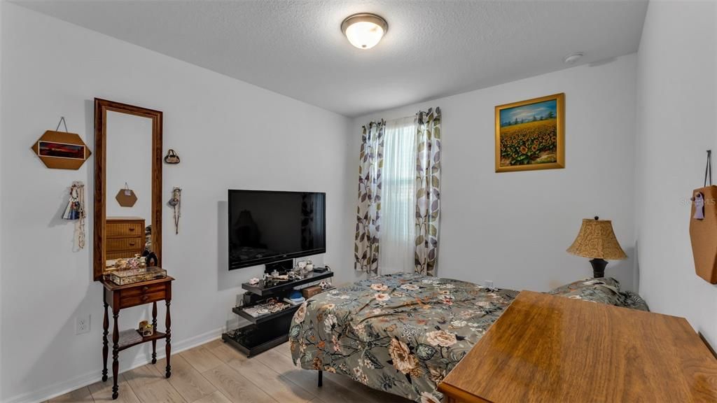 En Venta: $365,000 (4 camas, 2 baños, 1823 Pies cuadrados)