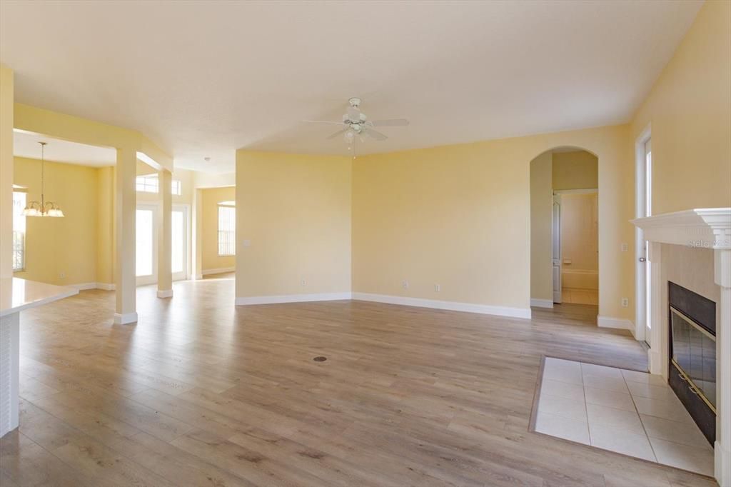 En Venta: $629,900 (5 camas, 3 baños, 3067 Pies cuadrados)