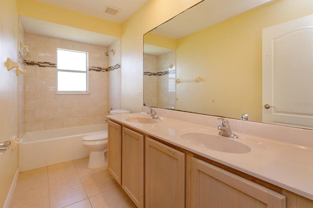 En Venta: $629,900 (5 camas, 3 baños, 3067 Pies cuadrados)