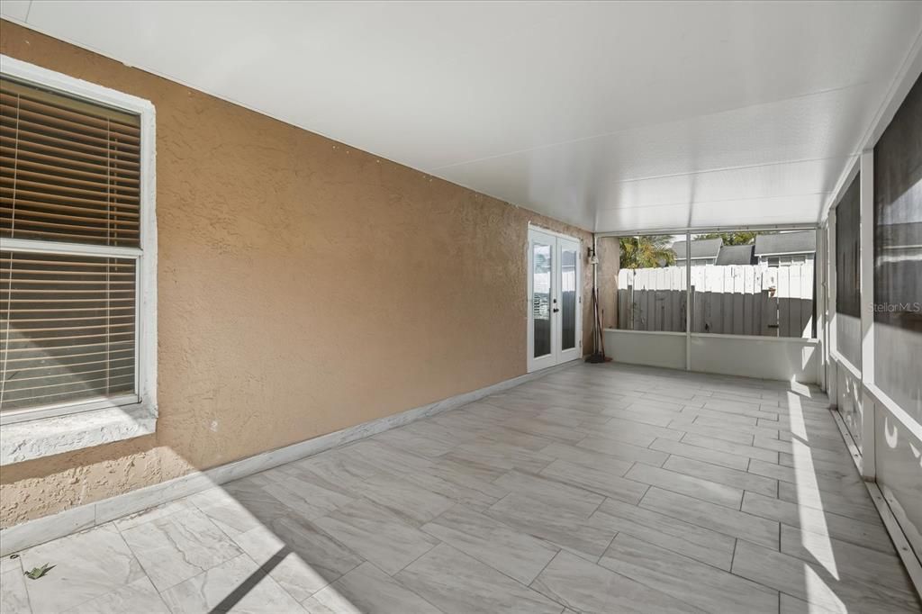 合同活跃: $279,990 (4 贝兹, 2 浴室, 1263 平方英尺)