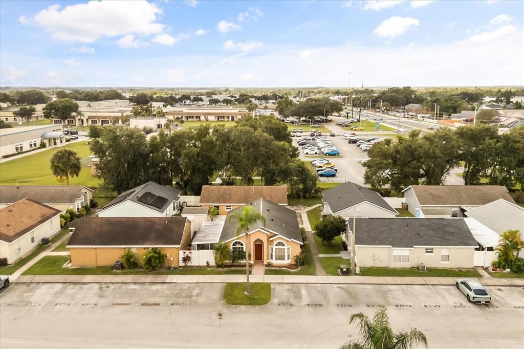 合同活跃: $279,990 (4 贝兹, 2 浴室, 1263 平方英尺)