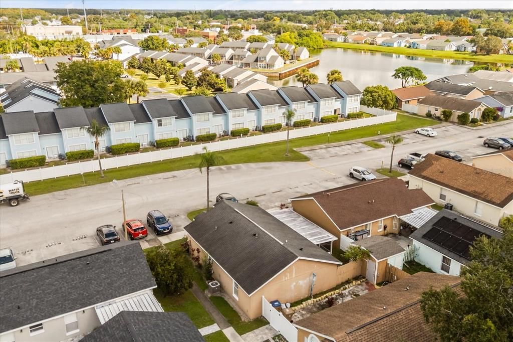 合同活跃: $279,990 (4 贝兹, 2 浴室, 1263 平方英尺)