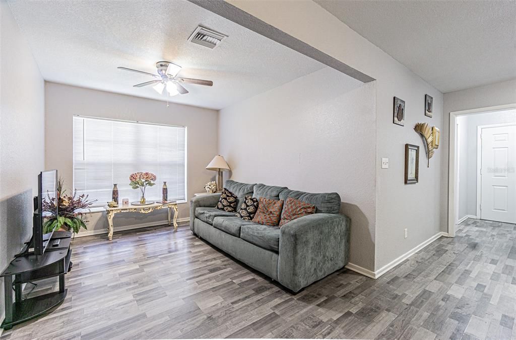 For Sale: $229,000 (3 beds, 1 baths, 1082 Square Feet)