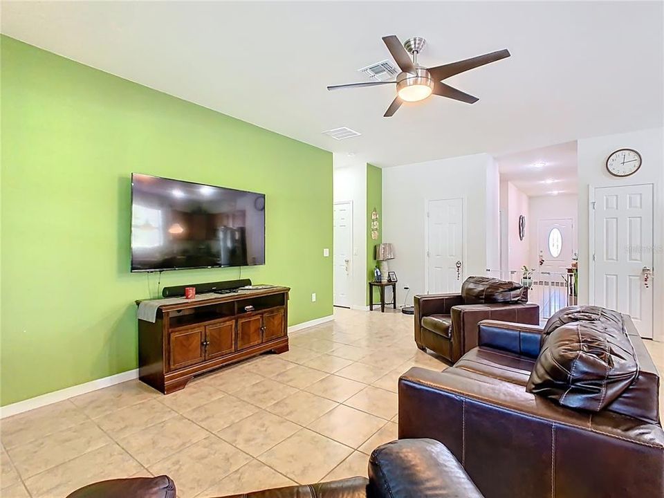 En Venta: $320,000 (3 camas, 2 baños, 1690 Pies cuadrados)