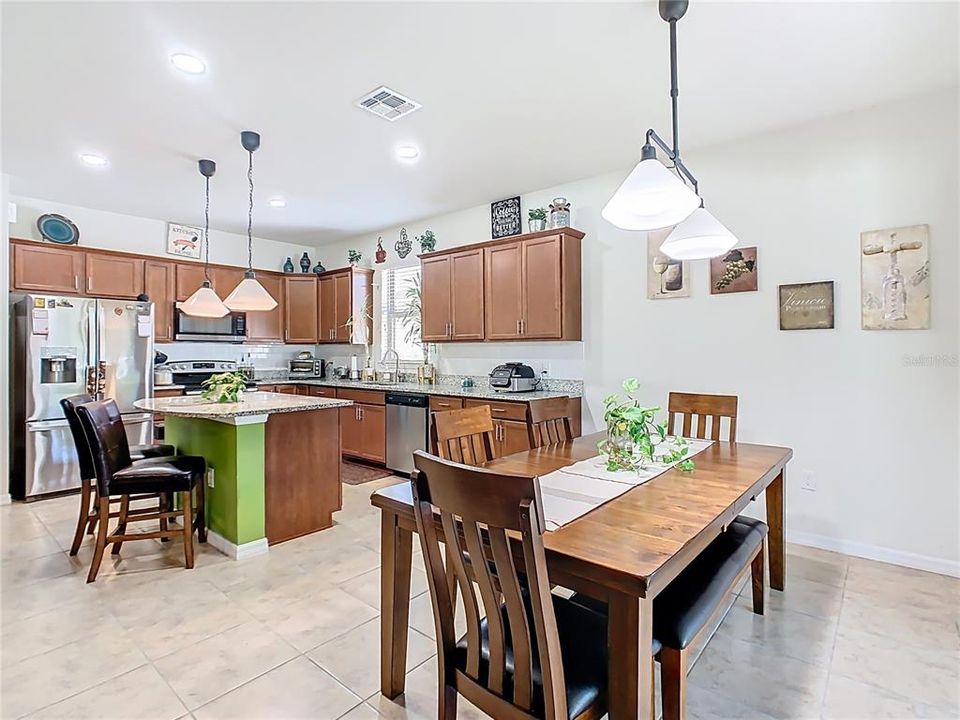 En Venta: $320,000 (3 camas, 2 baños, 1690 Pies cuadrados)